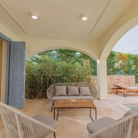 Seafront Adriatica With Pool Villa *