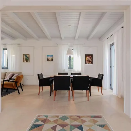 Villa Seafront Adriatica With Pool