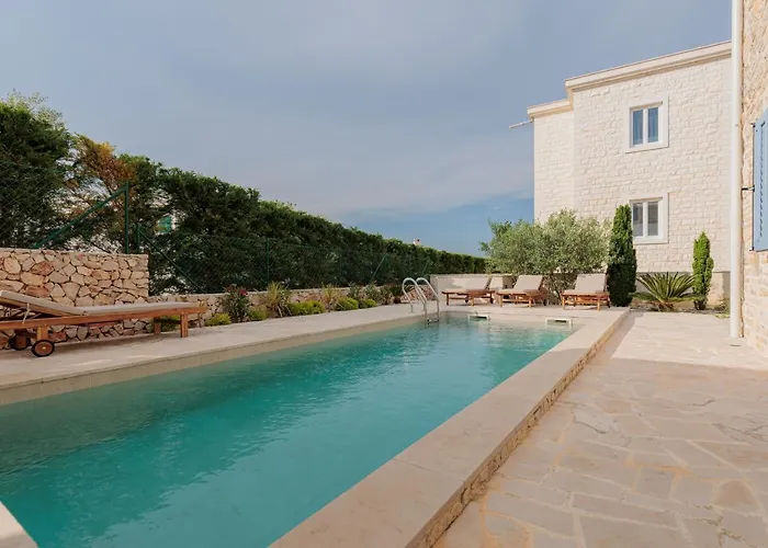 Seafront Adriatica With Pool Villa