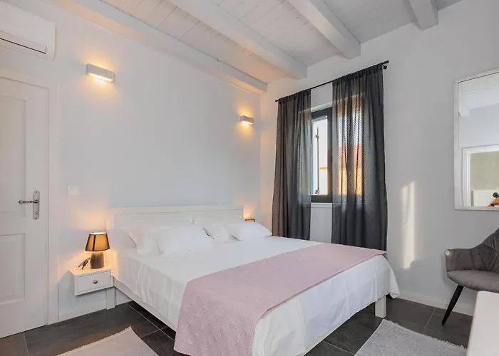 Seafront Adriatica With Pool Dobropoljana