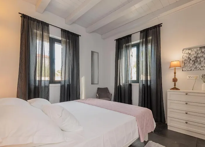 Seafront Adriatica With Pool Villa Dobropoljana