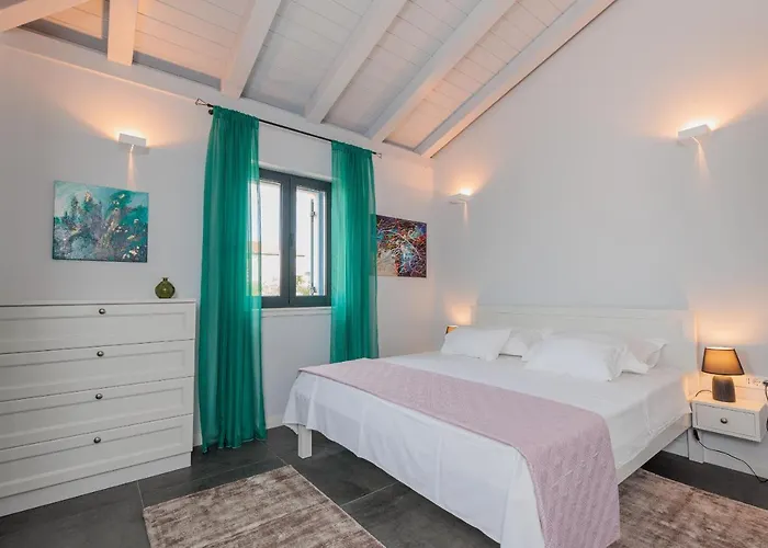 Seafront Adriatica With Pool Villa *