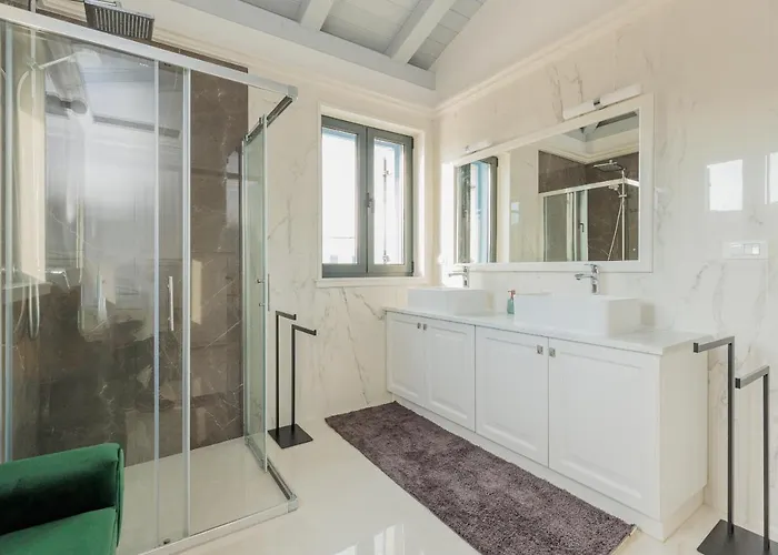 Villa Seafront Adriatica With Pool *