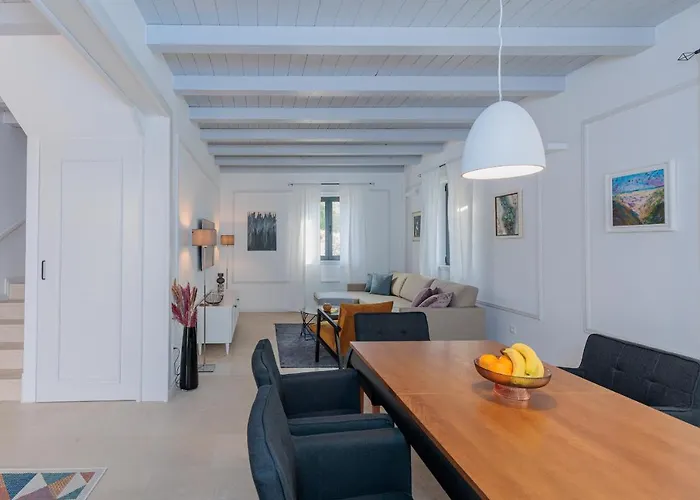 Seafront Adriatica With Pool Villa *