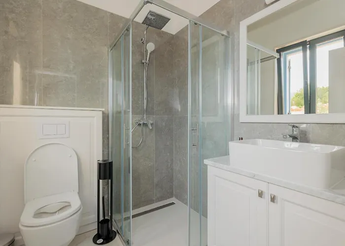 Villa Seafront Adriatica With Pool *