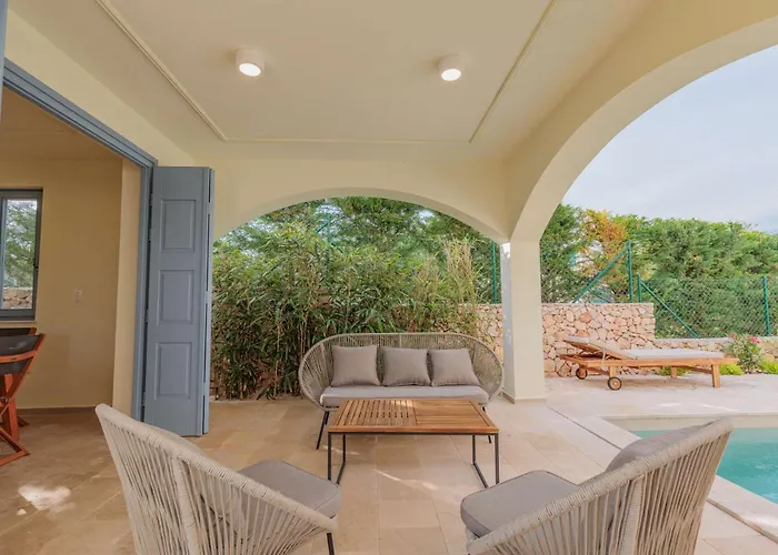 Seafront Adriatica With Pool Villa *