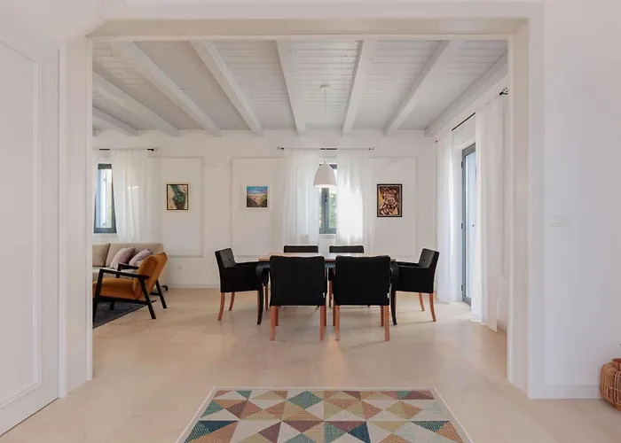 Villa Seafront Adriatica With Pool