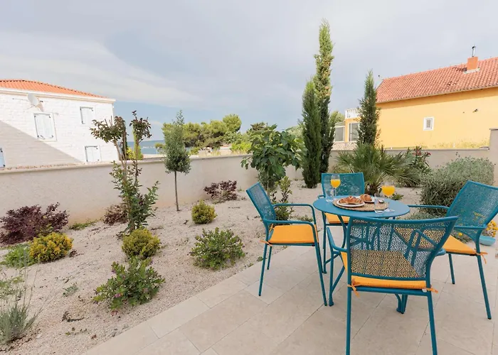 Villa Seafront Adriatica With Pool