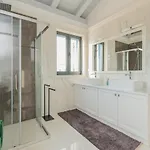Villa Seafront Adriatica With Pool *