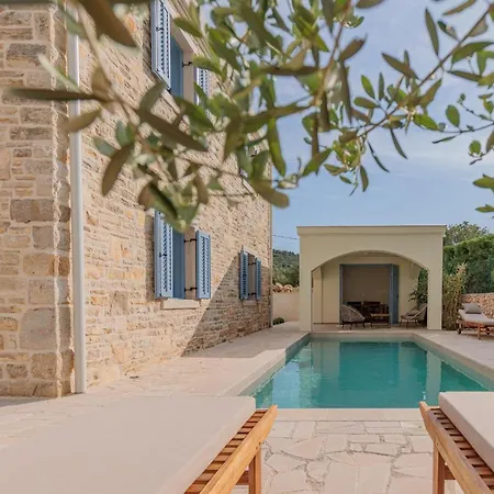 Villa Seafront Adriatica With Pool