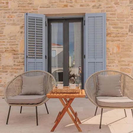 Villa Seafront Adriatica With Pool *