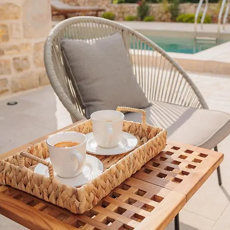 Villa Seafront Adriatica With Pool *