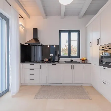 Seafront Adriatica With Pool Villa