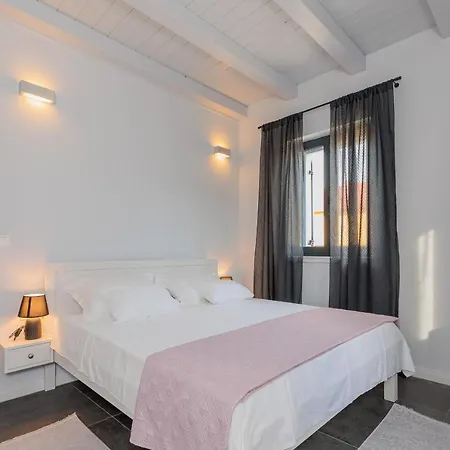 Seafront Adriatica With Pool Dobropoljana