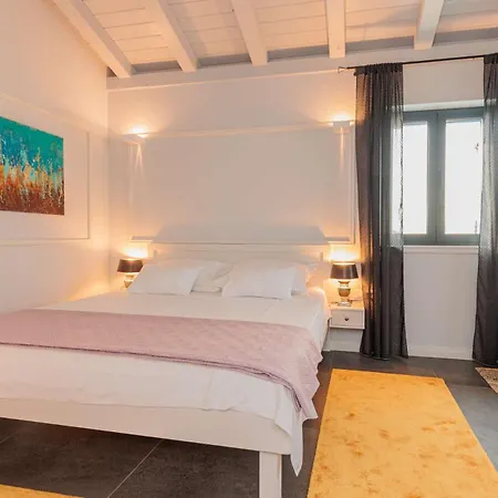 Seafront Adriatica With Pool Vila *