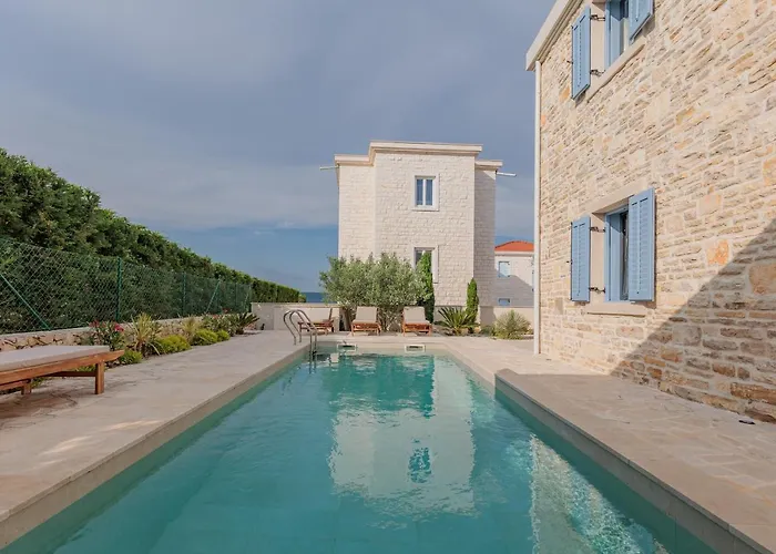 Vila Seafront Adriatica With Pool Dobropoljana