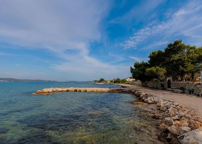 Vila Seafront Adriatica With Pool