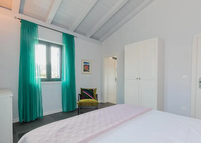 Seafront Adriatica With Pool Vila *