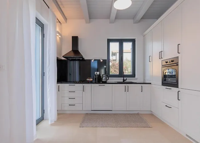 Seafront Adriatica With Pool Vila