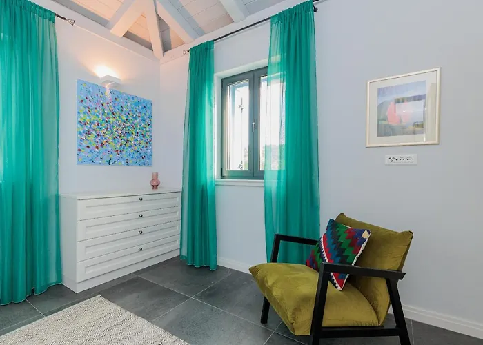 Seafront Adriatica With Pool Vila Dobropoljana