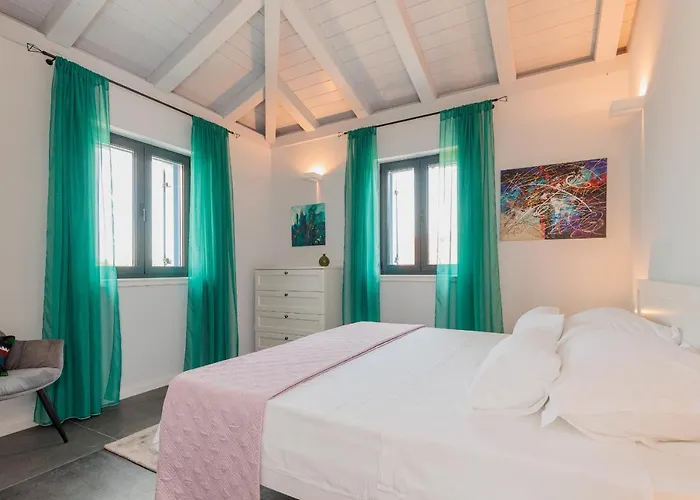 Seafront Adriatica With Pool Vila *