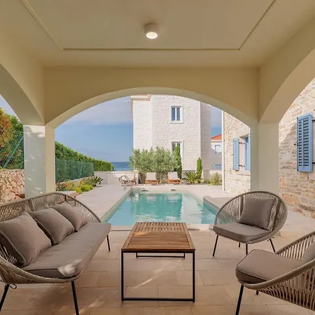 Vila Seafront Adriatica With Pool Dobropoljana