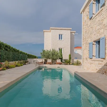 Vila Seafront Adriatica With Pool Dobropoljana