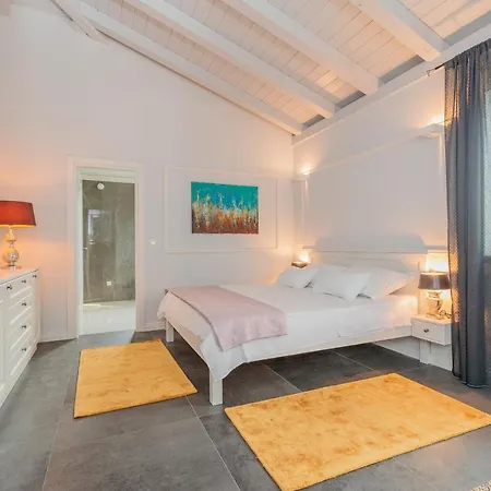 Seafront Adriatica With Pool *