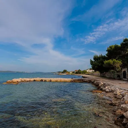 וילה Seafront Adriatica With Pool