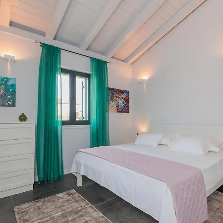 Seafront Adriatica With Pool וילה *