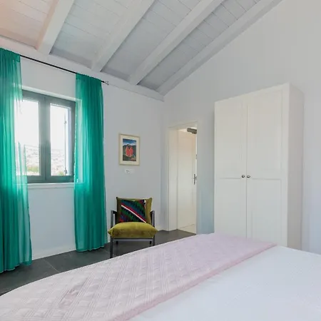 Seafront Adriatica With Pool וילה *