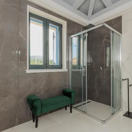 וילה Seafront Adriatica With Pool *