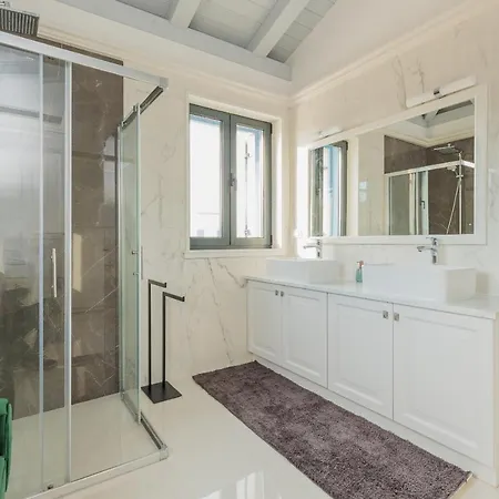 וילה Seafront Adriatica With Pool *