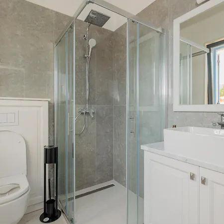 וילה Seafront Adriatica With Pool *