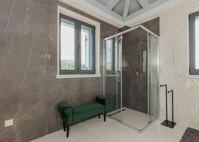 빌라 Seafront Adriatica With Pool *