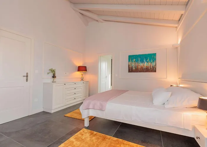 빌라 Seafront Adriatica With Pool